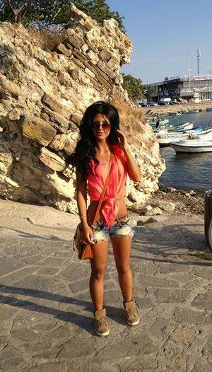 Nicolette, 29 in Illinois | Younger Adult Woman, Older Men