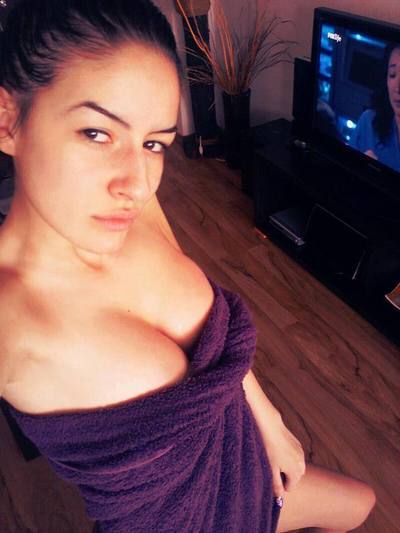 Annette, 20 in Illinois | Younger Adult Woman, Older Men