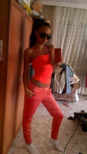 Chat with Paula (19) | Alberta Hookups Available Now