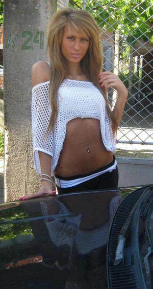 Annika, 30, casual dating profile photo in Florida