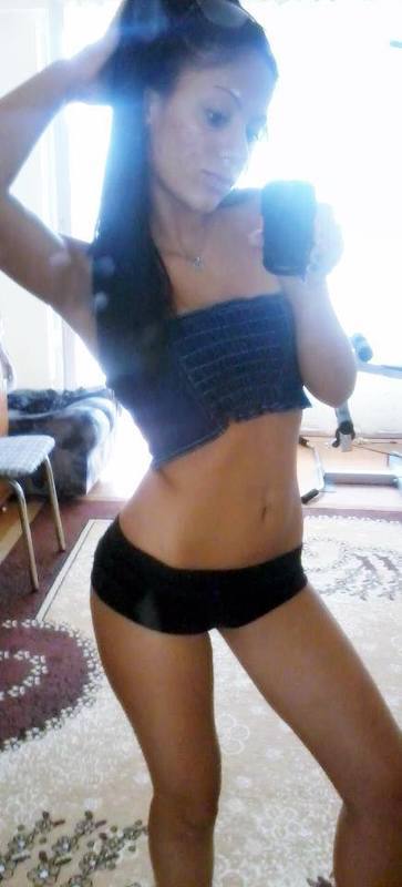 Chat with Leslie (18) | Missouri Hookups Available Now