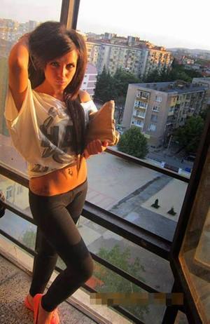 Hollie (27) | New York Adult Dating and Private Meetups