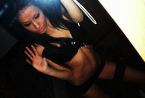 Mahalia from Downey, Idaho is looking for adult webcam chat