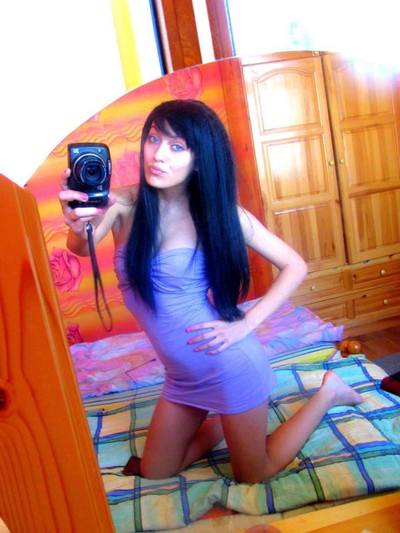 Dominica from Reedley, California is looking for adult webcam chat