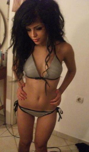 Voncile from East Northport, New York is looking for adult webcam chat