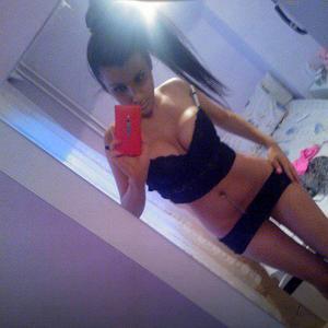 Dominica from Mona, Utah is looking for adult webcam chat