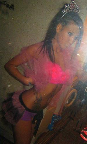 Yessenia from Cascade, Iowa is interested in nsa sex with a nice, young man