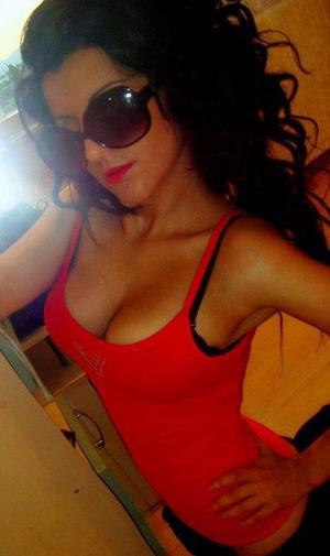 Ivelisse from Trenton, Missouri is looking for adult webcam chat