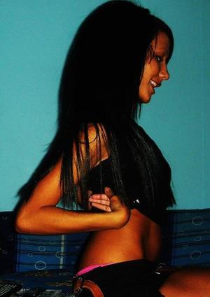 Claris from Jamestown, Rhode Island is looking for adult webcam chat