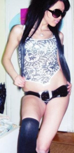 Cammie from Quinton, Oklahoma is looking for adult webcam chat