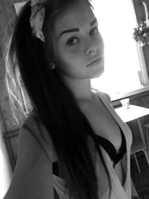 Julienne from Wakefield, Nebraska is looking for adult webcam chat