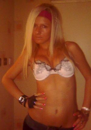 Jacklyn from New Town, North Dakota is looking for adult webcam chat