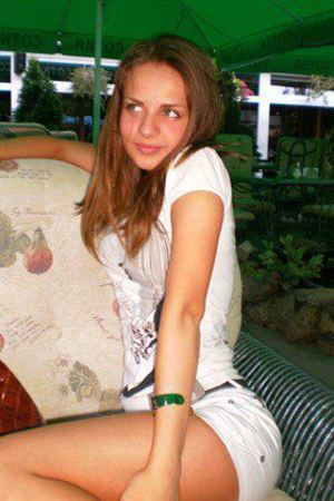 Carmela from East Wenatchee, Washington is looking for adult webcam chat