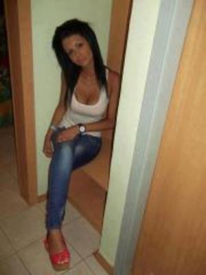 Larisa from Kentucky is looking for adult webcam chat