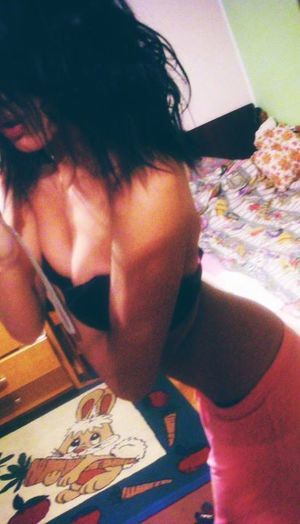 Jacklyn from New Century, Kansas is interested in nsa sex with a nice, young man