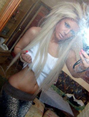 Pinkie from Idaho is looking for adult webcam chat