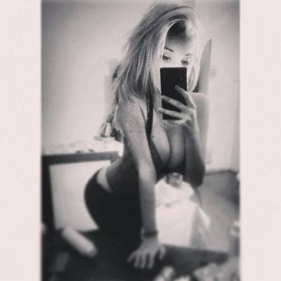 Oralee from Swanton, Vermont is looking for adult webcam chat