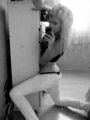 Fannie from  is looking for adult webcam chat