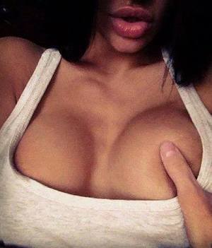 Charla from Donald, Oregon is looking for adult webcam chat