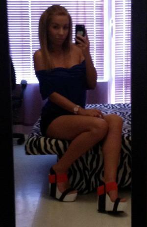 Leonarda from Waverly, Missouri is looking for adult webcam chat