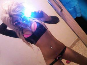 Ivonne from New Albin, Iowa is looking for adult webcam chat